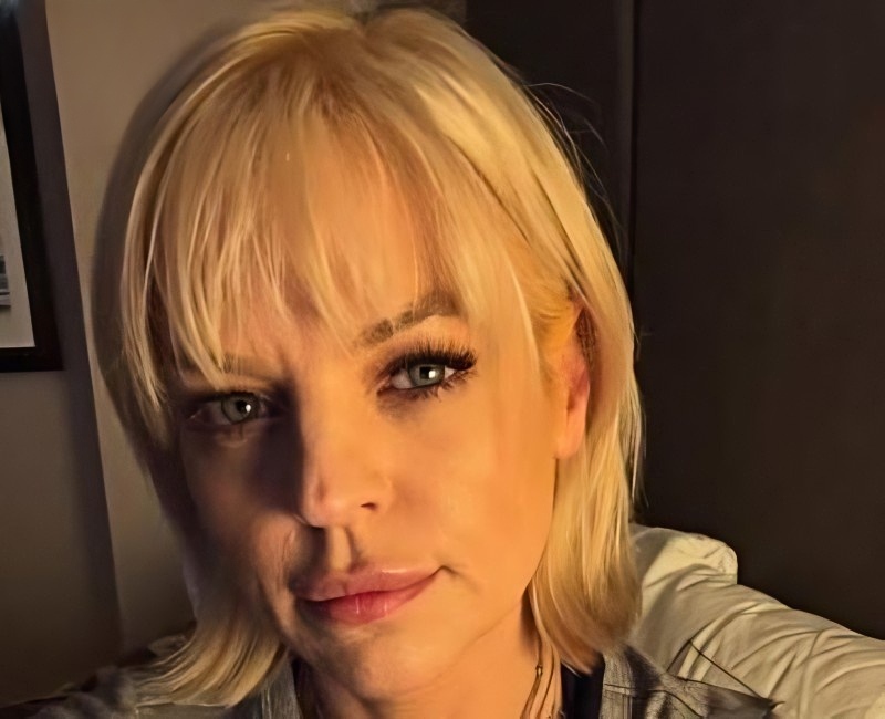 Kirsten colors her own hair - @kirstenstorms - Instagram