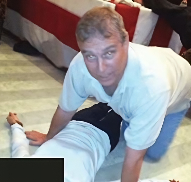 Andrew crawling around a woman - BBC - YouTube