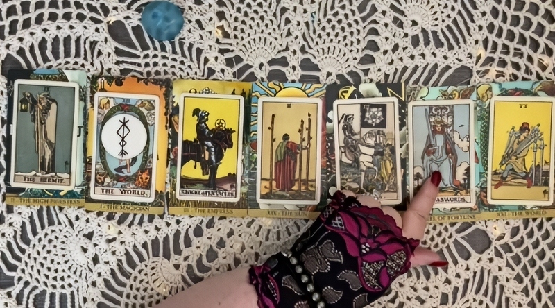 Reading the cards - Mystical Fortunes Tarot - YouTube