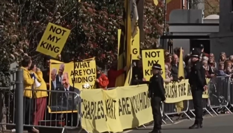 Protesters Say _Not My King - 7 News Australia - YouTube